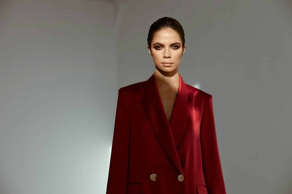 What Are the Best Ways to Style Patterned Tights for a Chic Autumn Look?